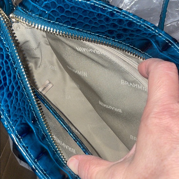 Brahmin NWOT
Shea Leather Crossbody Croc-Embossed Teal Crossbody Bag NoDUSTBAG - Picture 5 of 7